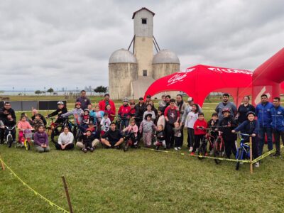 La costanera de Encarnación se llenó de alegría con el ciclismo infantil.