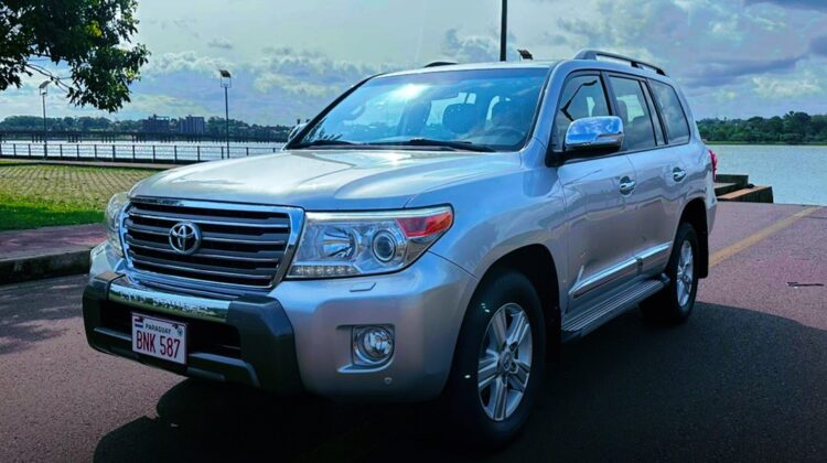 T. Land Cruiser 200