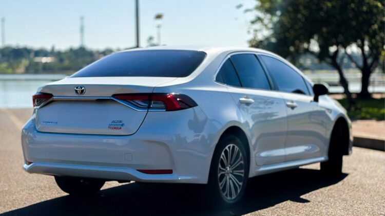T. Corolla Altis HV