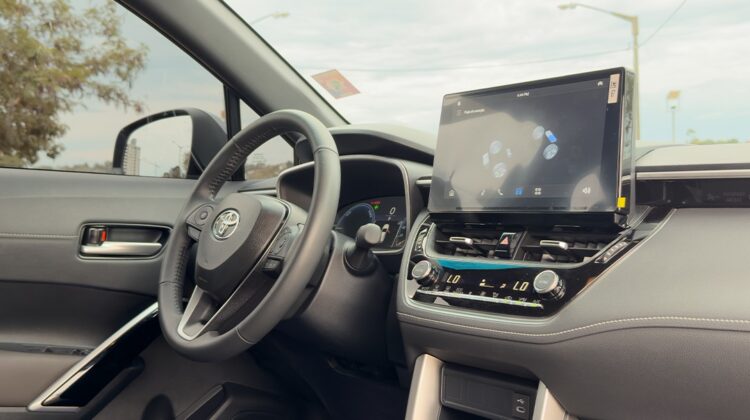 T. Corolla Cross HV 2026