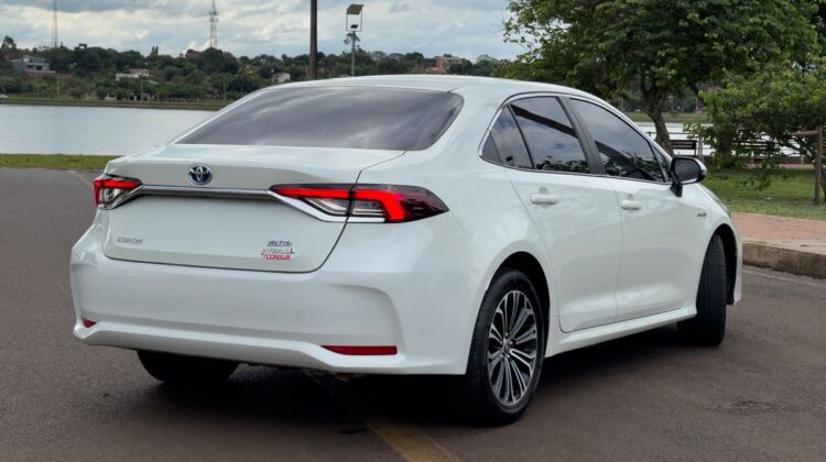 T. Corolla Sedan