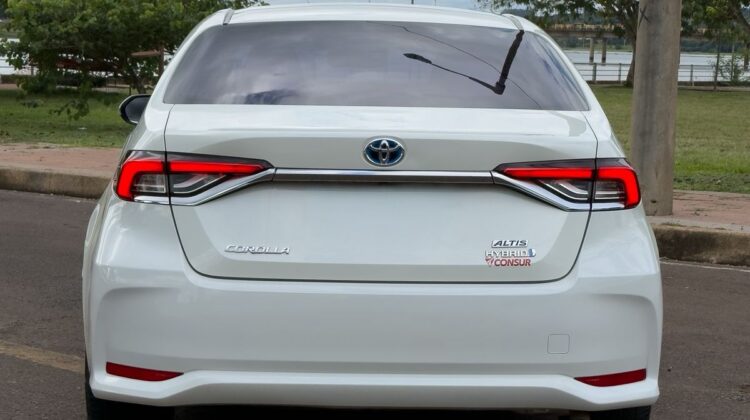 T. Corolla Sedan