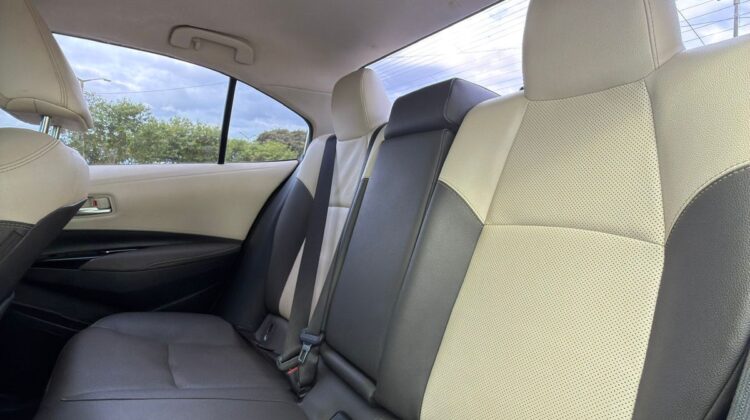 T. Corolla Sedan