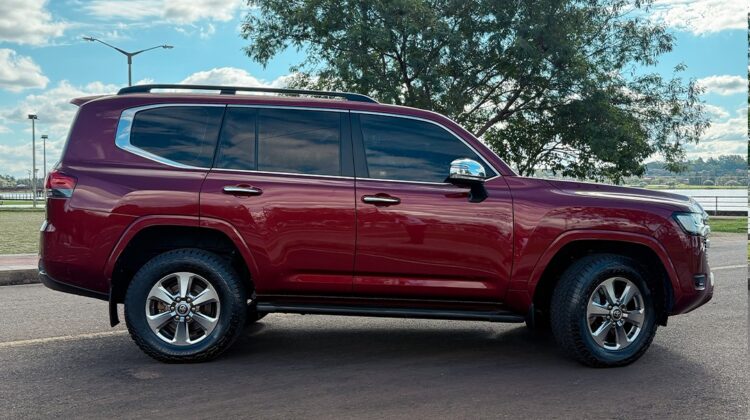 T. Land Cruiser